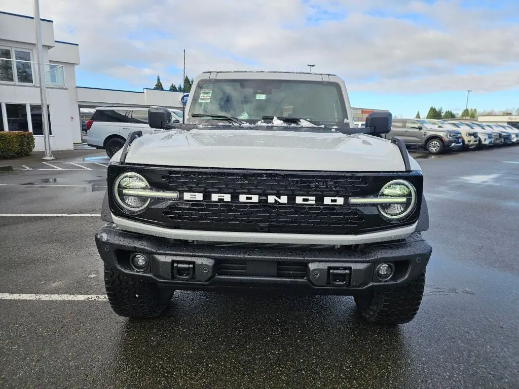 2026 Ford Bronco Badlands 4x4 photo 3