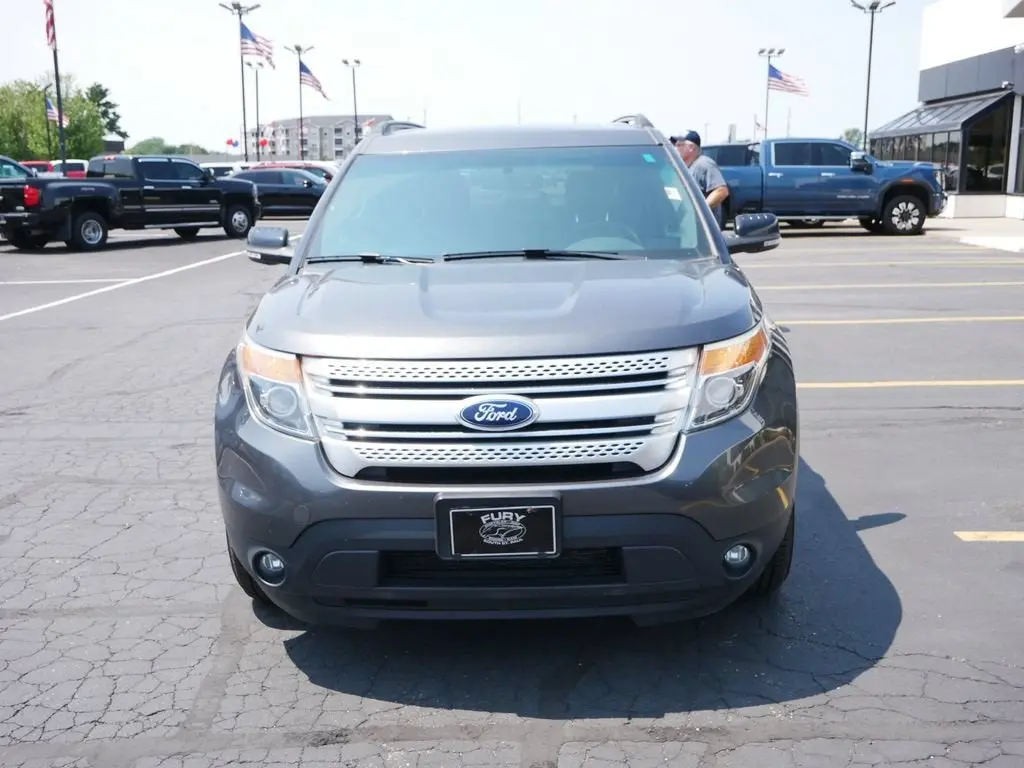 2015 Ford Explorer XLT 4x4 photo 3