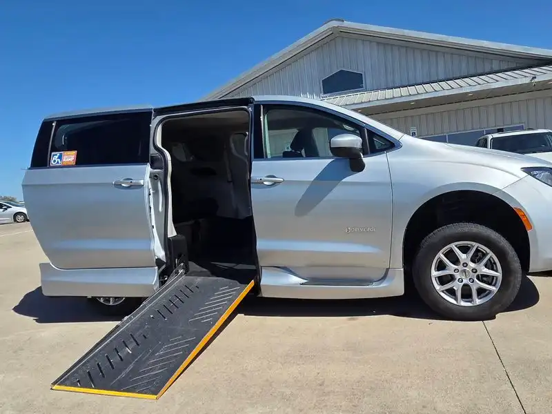 2023 Chrysler Voyager LX's photo