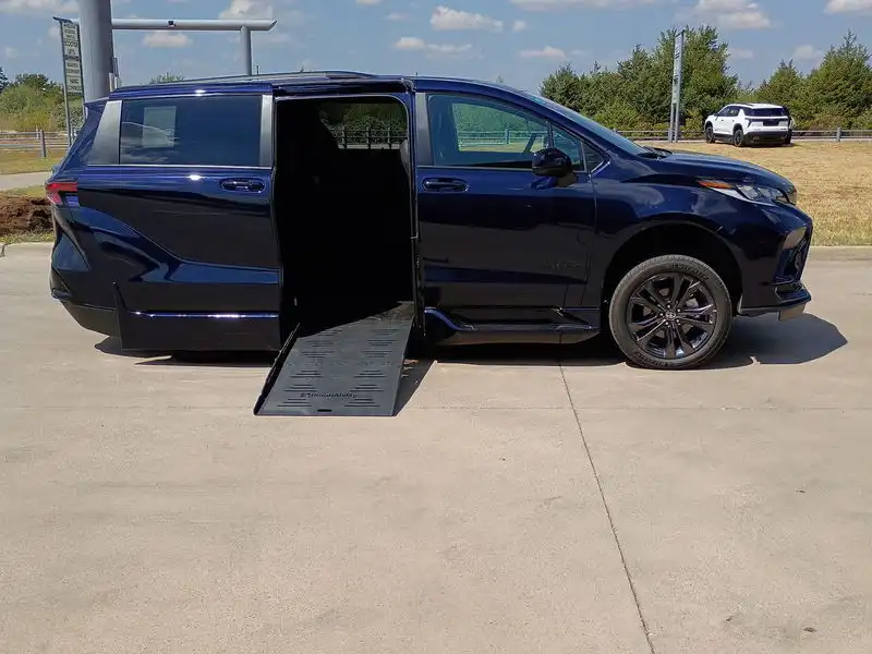 2026 Toyota Sienna XSE 7-Passenger Hybrid FWD's photo