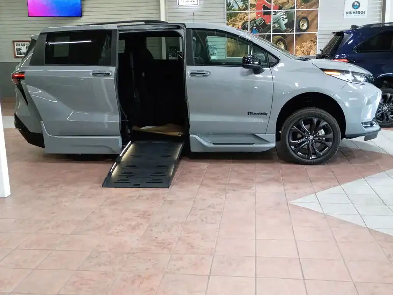 2026 Toyota Sienna XSE 7-Passenger Hybrid FWD's photo