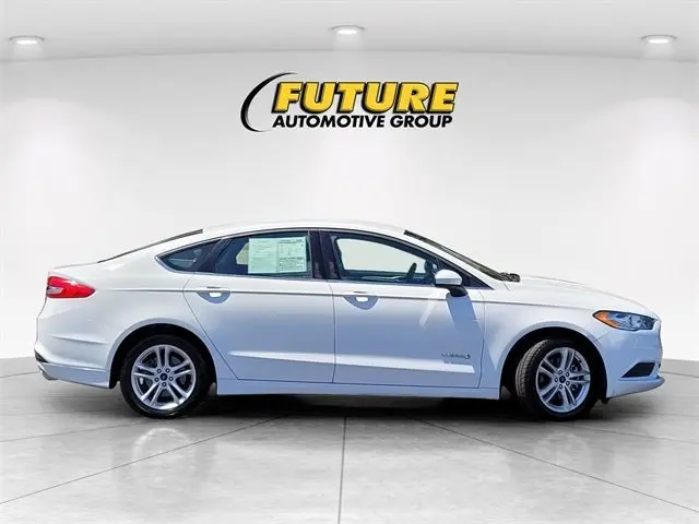 2018 Ford Fusion SE photo 3