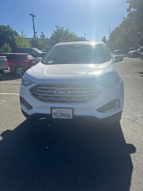 2020 Ford Edge SEL photo 1