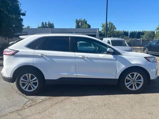 2020 Ford Edge SEL photo 3