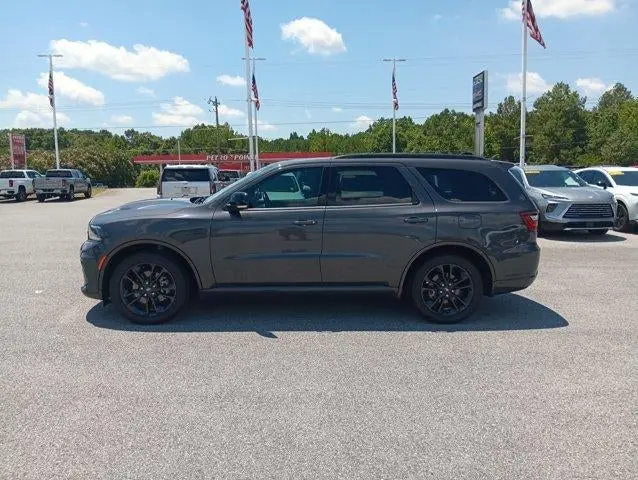 2023 Dodge Durango R/T Plus RWD photo 3