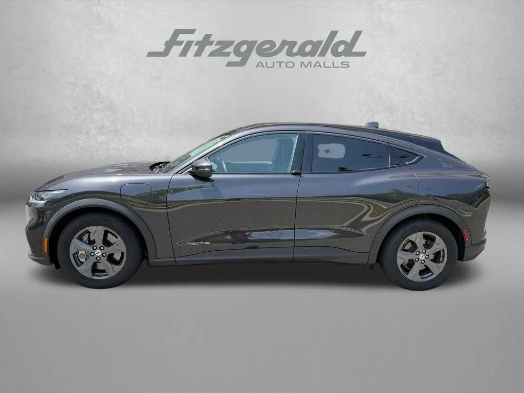 2022 Ford Mustang-Mach-e Select photo 3