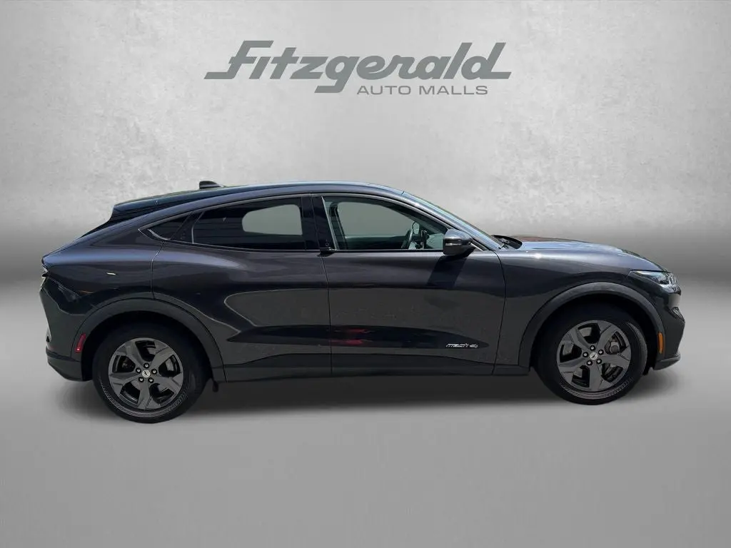 2022 Ford Mustang-Mach-e Select photo 5