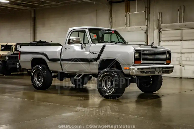 1986 Dodge W-Series's photo