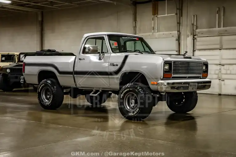 1986 Dodge W-Series's photo