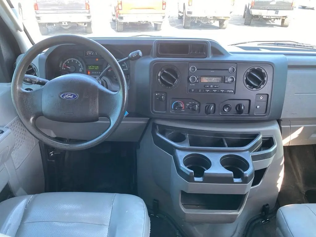 2013 Ford E-Series E-150 Van photo 4