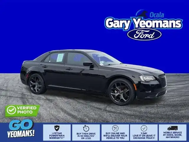 2023 Chrysler 300 Touring's photo