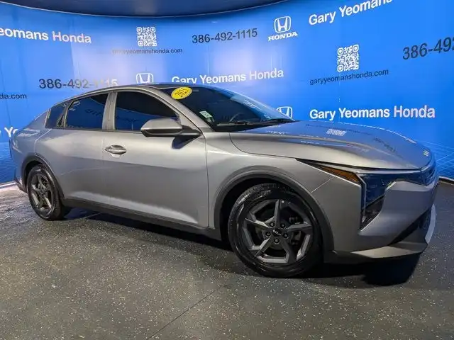 2025 Kia K4 LXS AT's photo