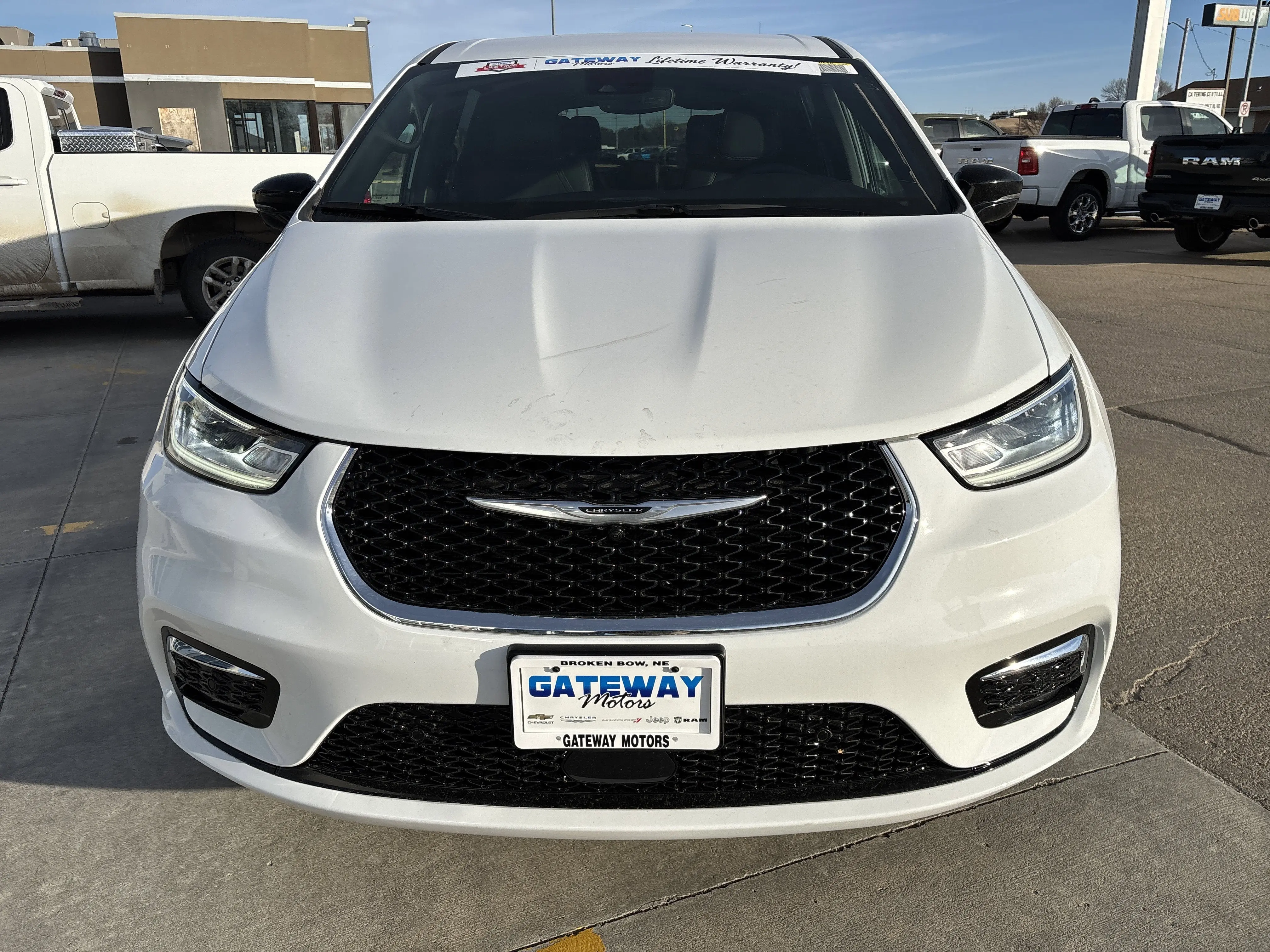 2026 Chrysler Pacifica Select AWD photo 3