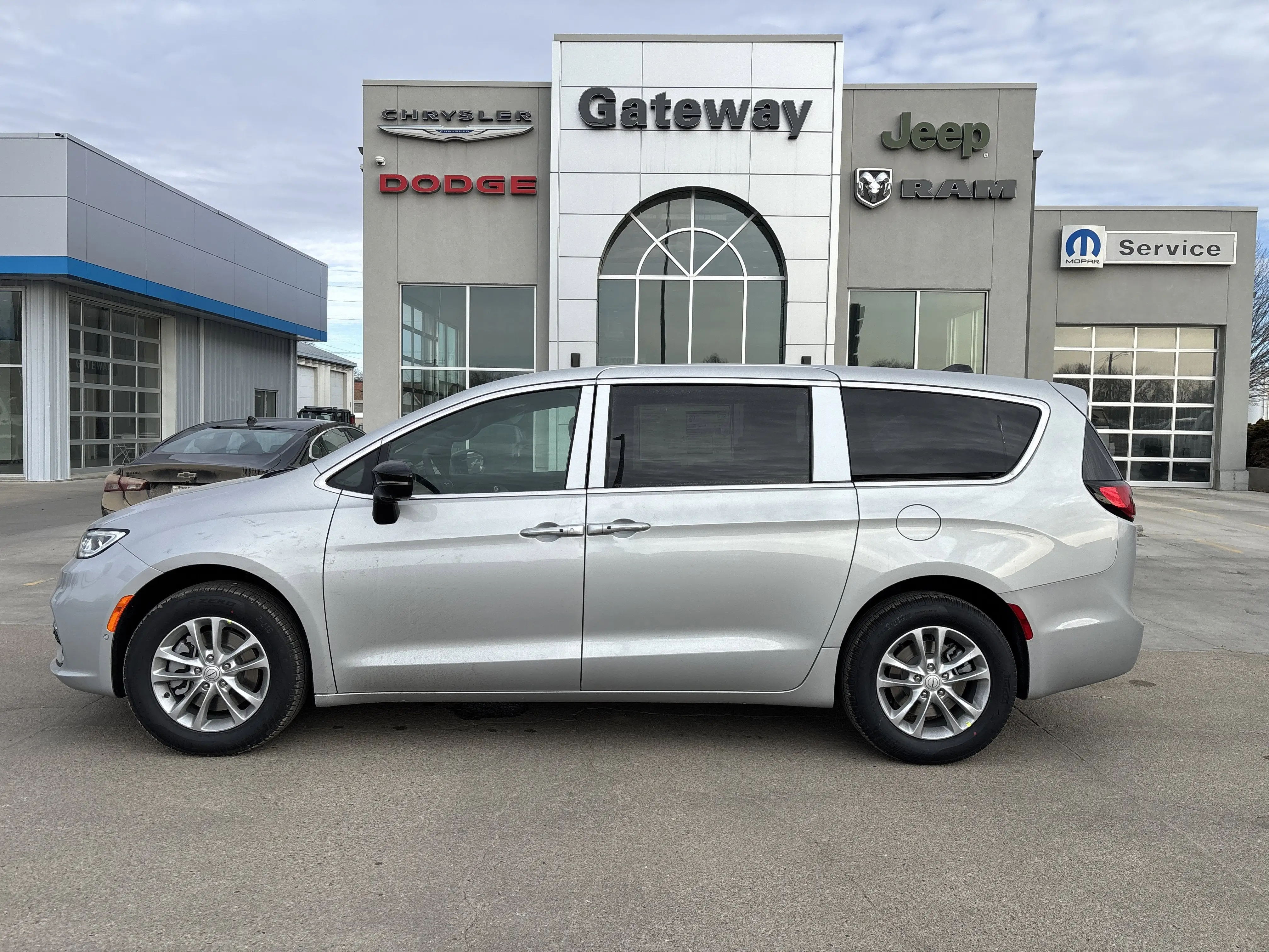 2026 Chrysler Pacifica Select AWD photo 1