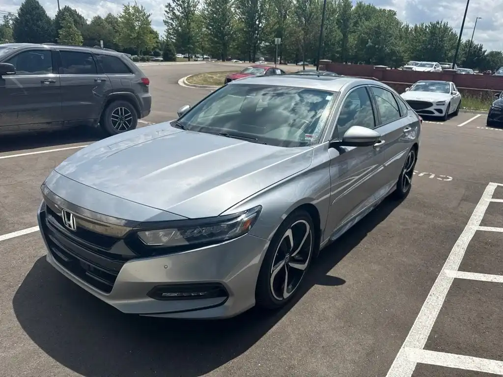 2018 Honda Accord 2.0T Sport's photo
