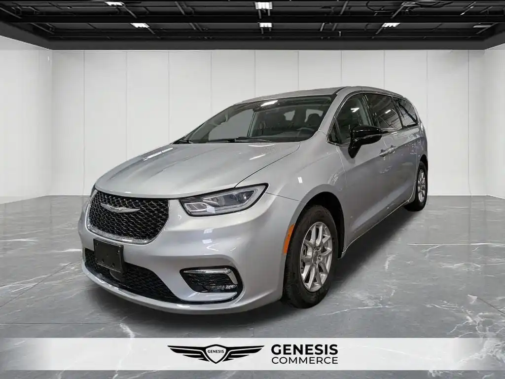 2024 Chrysler Pacifica Touring L's photo