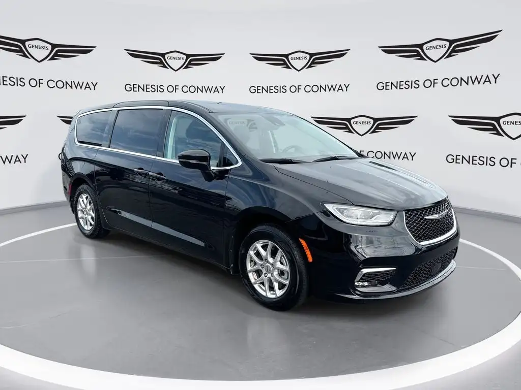 2024 Chrysler Pacifica Touring L's photo