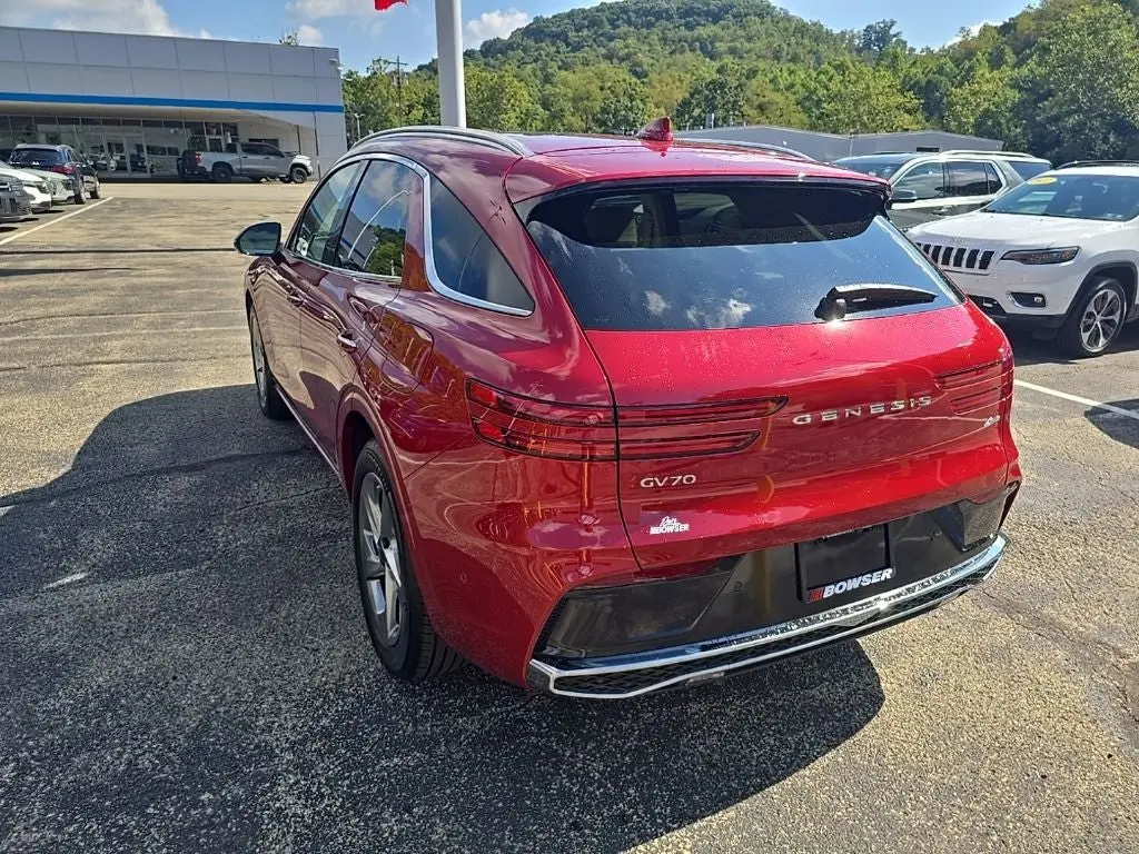 2026 Genesis GV70 2.5T Advanced AWD photo 3