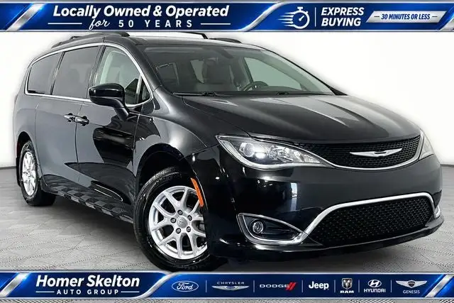 2017 Chrysler Pacifica Touring Plus photo 1