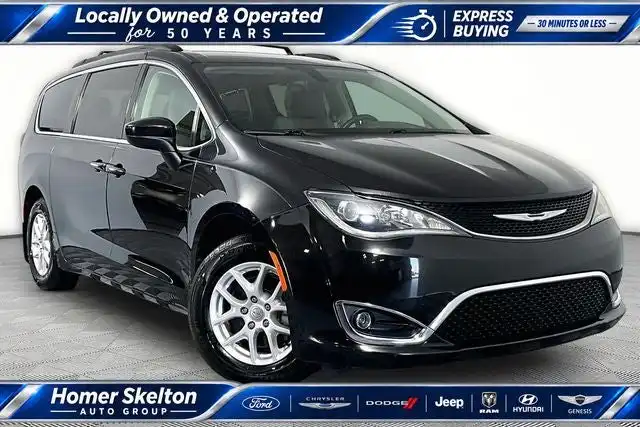 2017 Chrysler Pacifica Touring Plus's photo