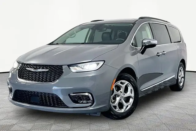 2023 Chrysler Pacifica Limited photo 3