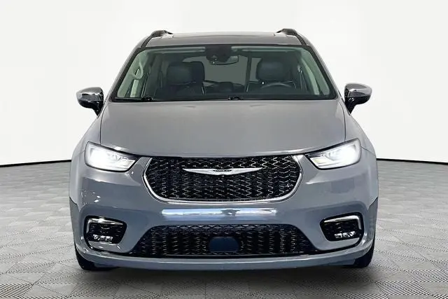 2023 Chrysler Pacifica Limited photo 4