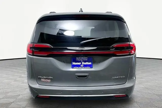 2023 Chrysler Pacifica Limited photo 5