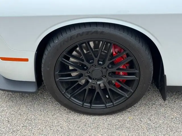 2015 Dodge Challenger SRT Hellcat photo 4