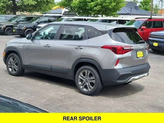 2023 Kia Seltos 2.0 LX AWD photo 3