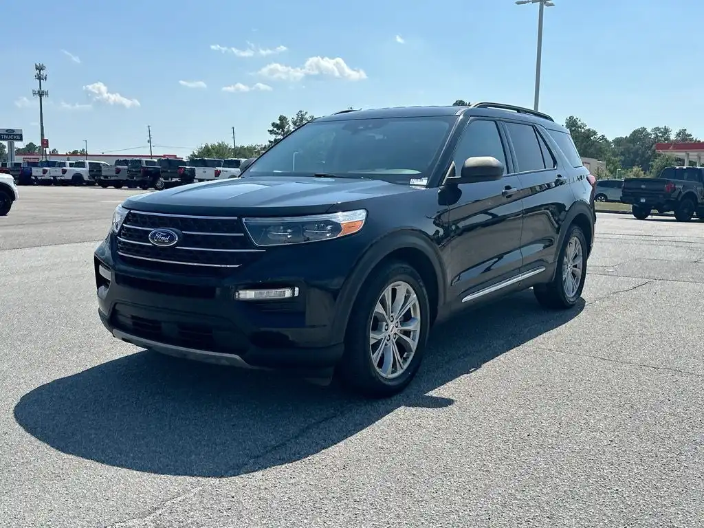 2023 Ford Explorer XLT RWD's photo