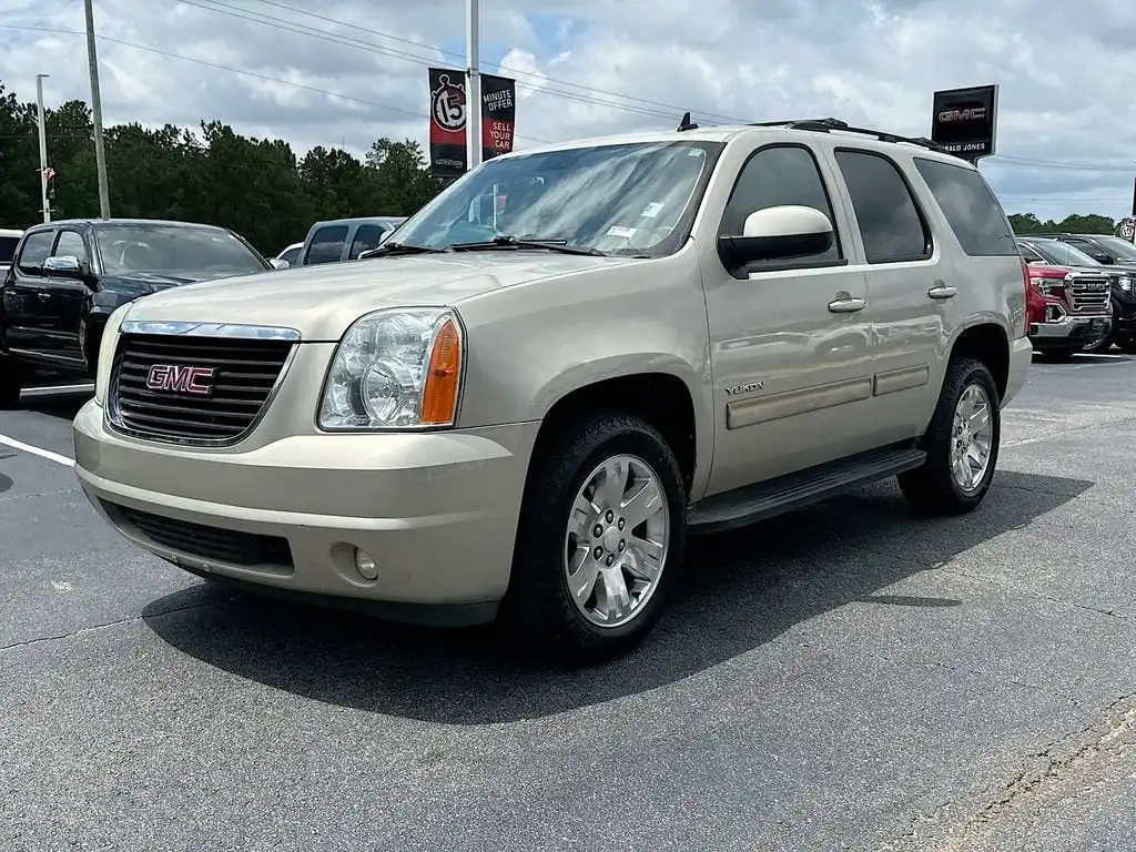 2013 GMC Yukon 2WD SLE's photo
