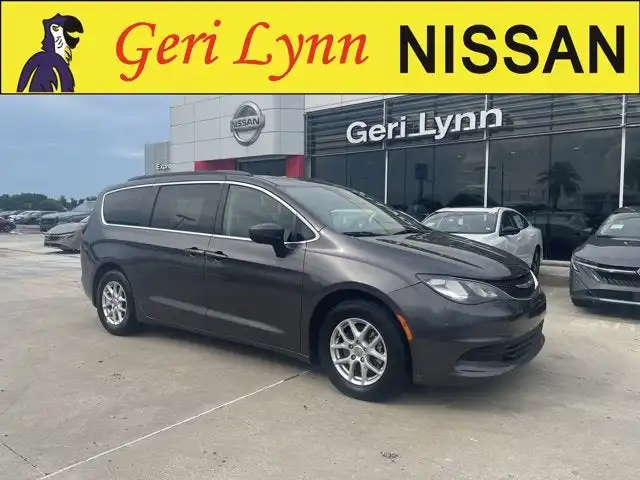 2020 Chrysler Voyager LXI's photo