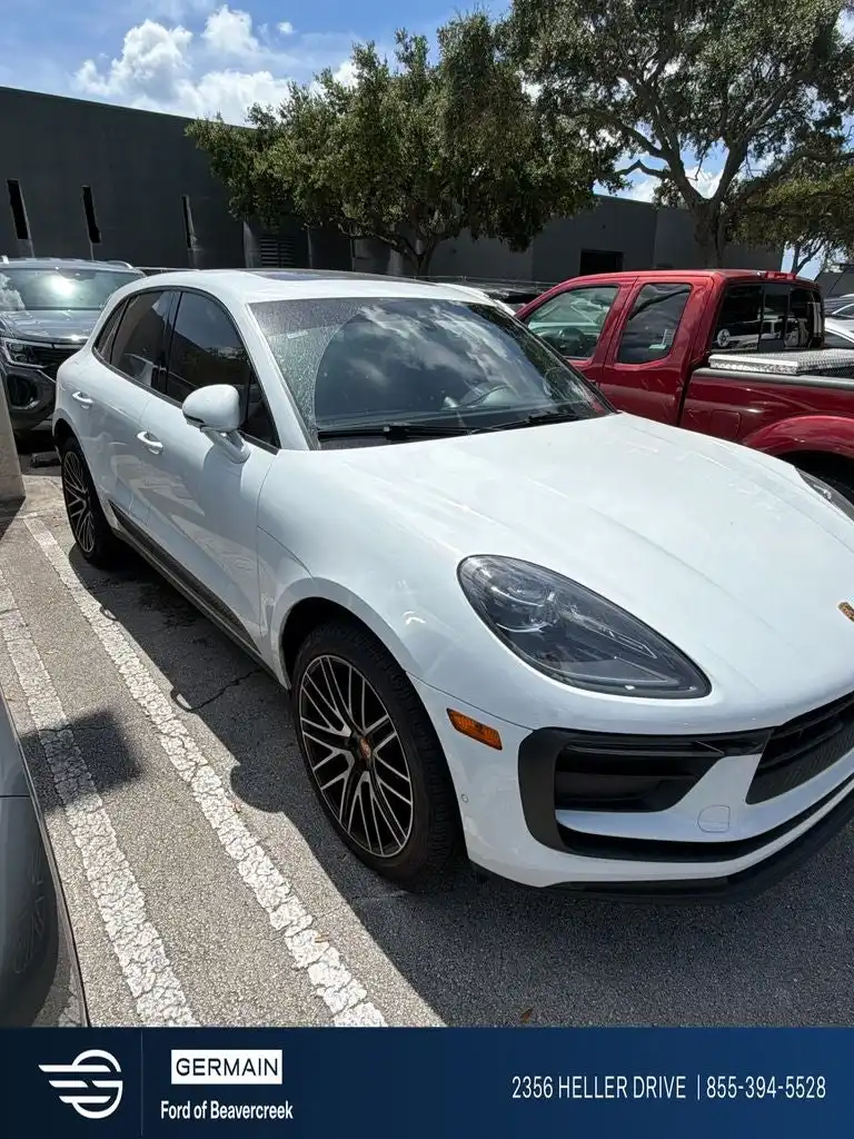 2022 Porsche Macan Base's photo