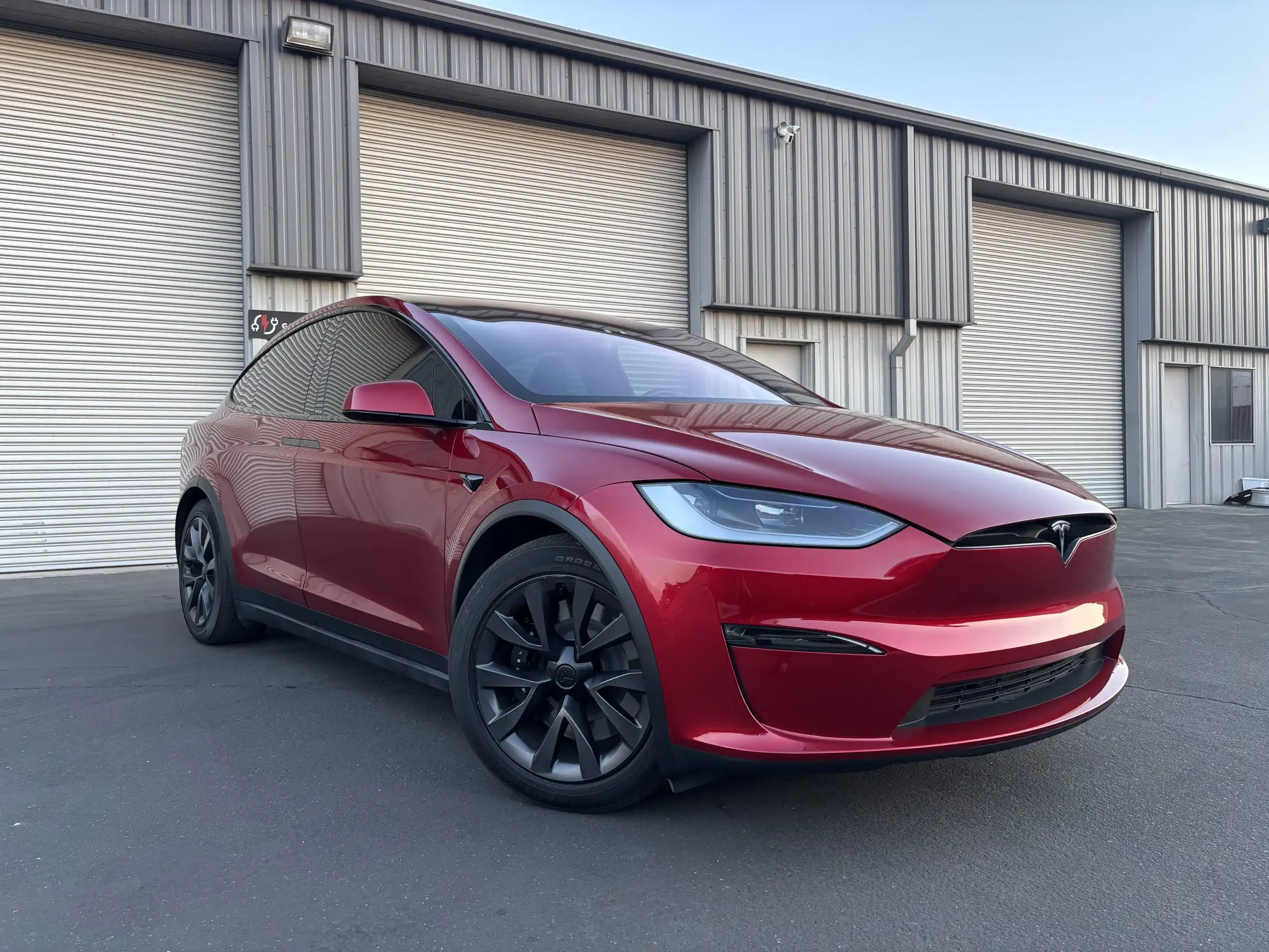 2025 Tesla Model X Long Range's photo