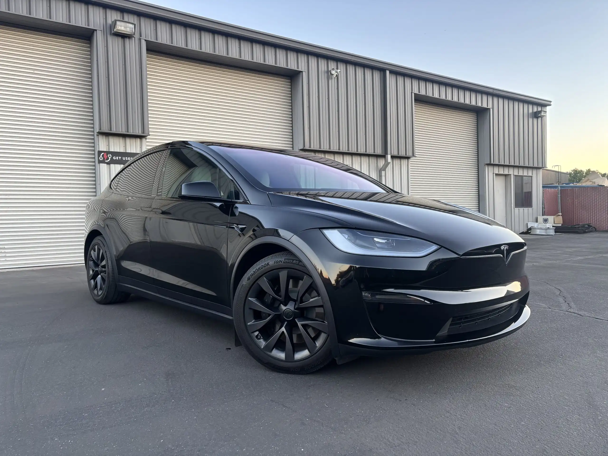 2023 Tesla Model X Long Range's photo