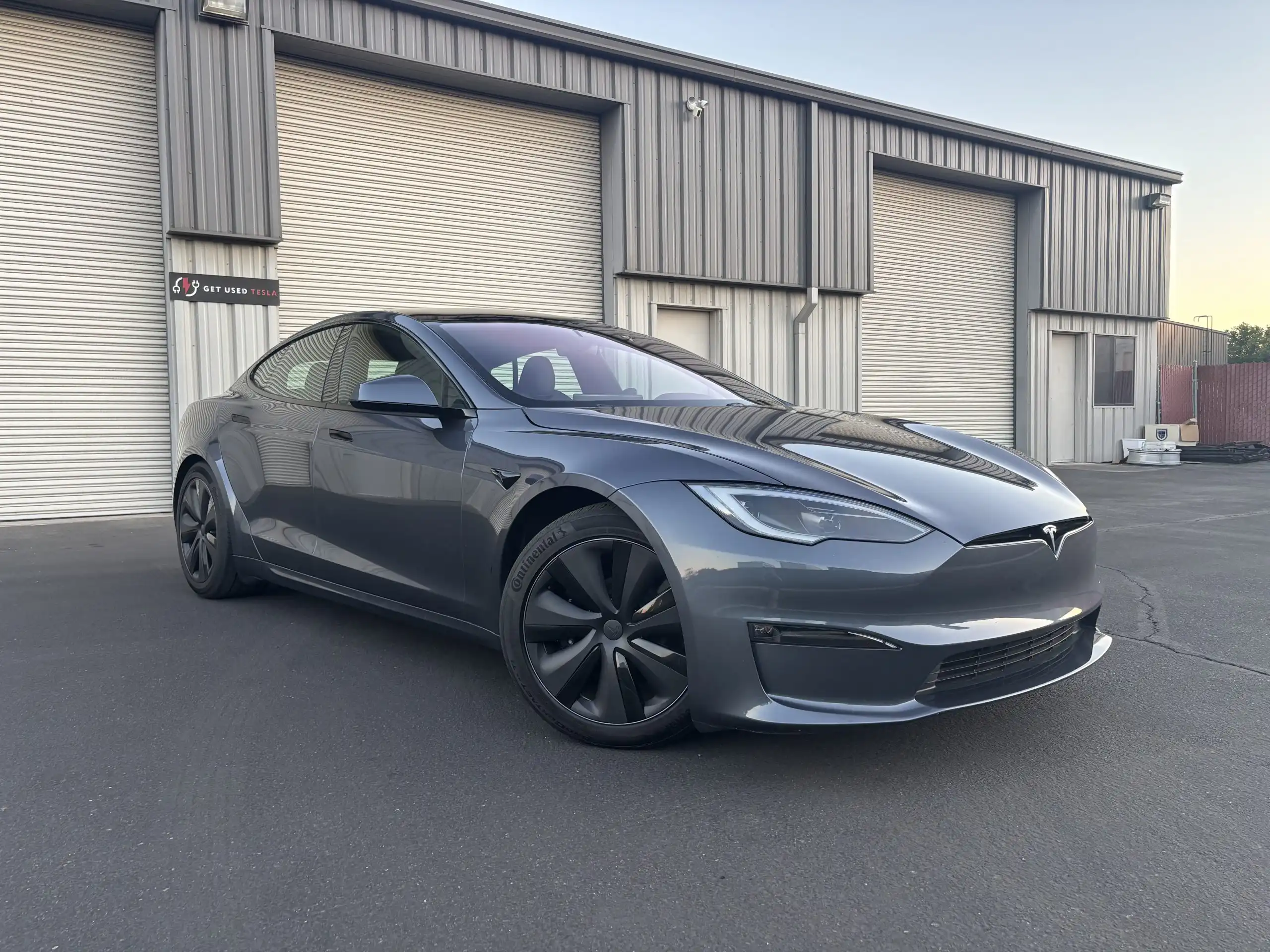 2023 Tesla Model S Standard Range's photo
