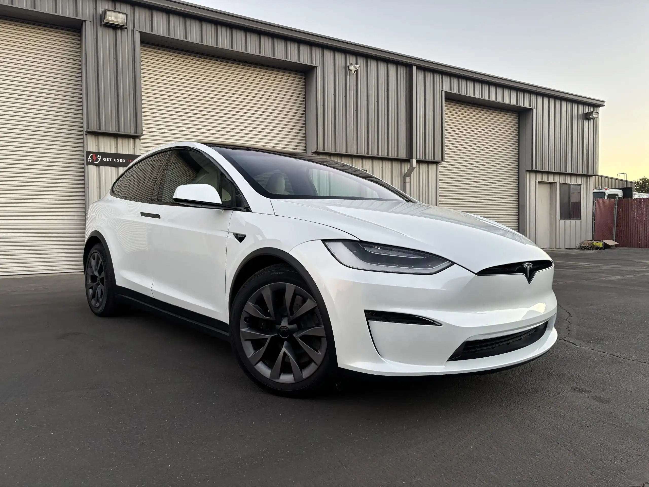 2023 Tesla Model X Long Range's photo