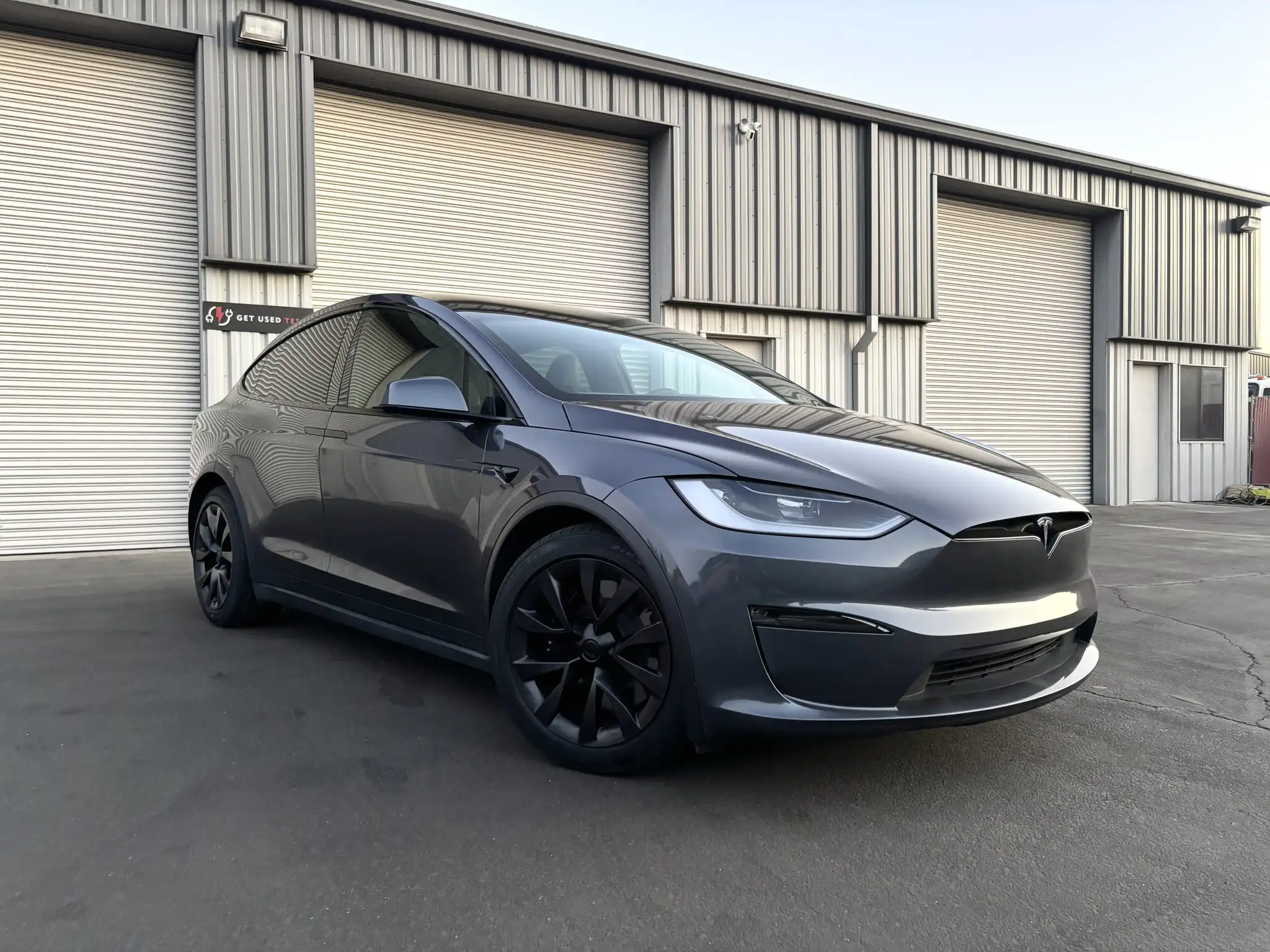 2023 Tesla Model X Long Range's photo