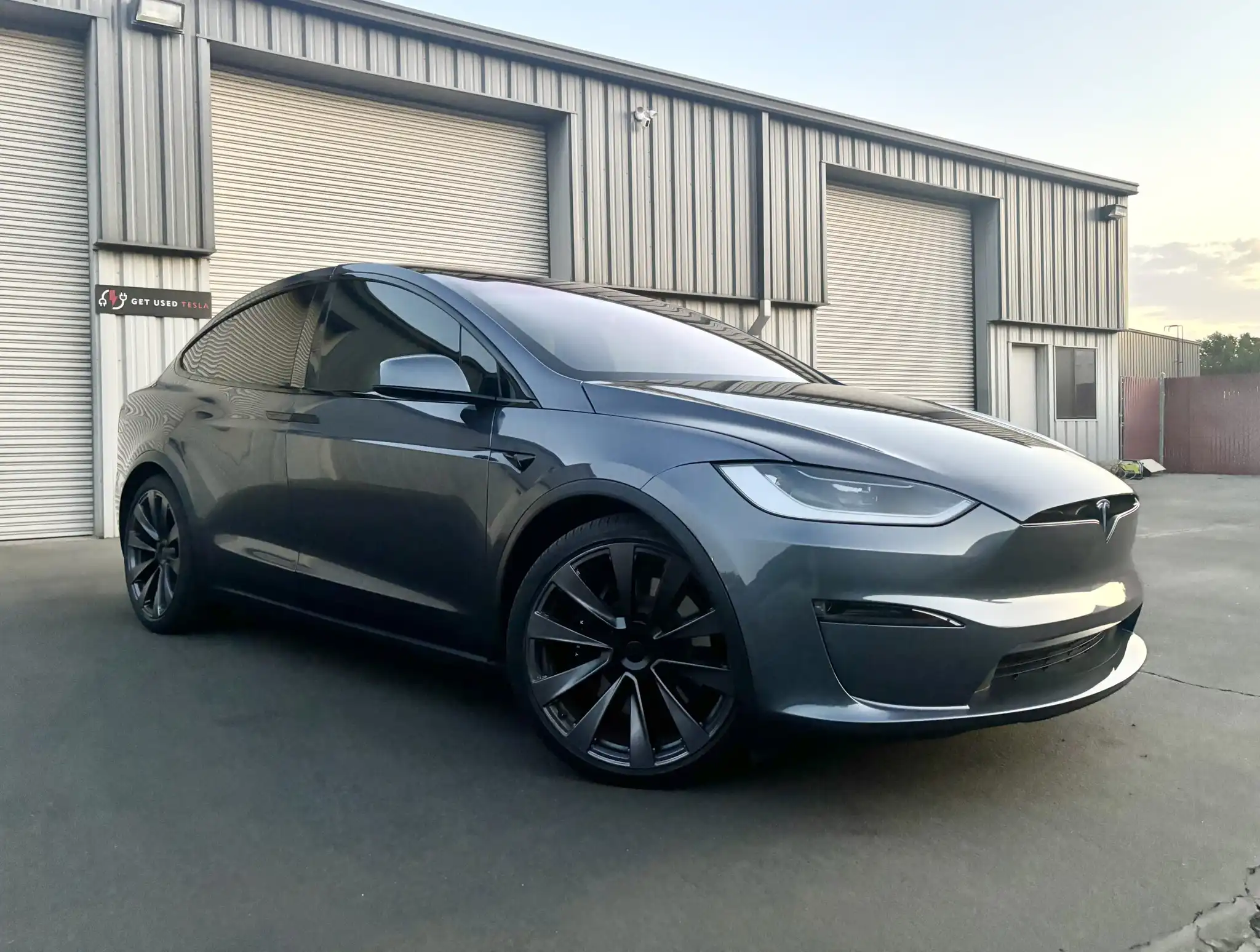 2023 Tesla Model X Long Range's photo