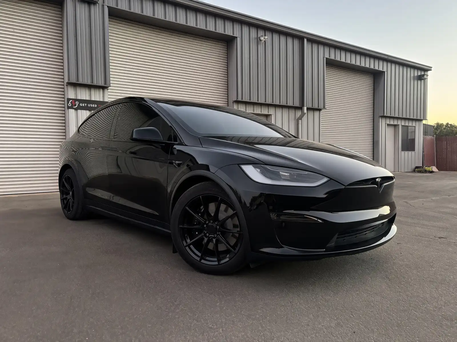 2023 Tesla Model X Long Range's photo