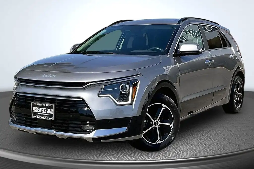 2025 Kia Niro SX HEV's photo