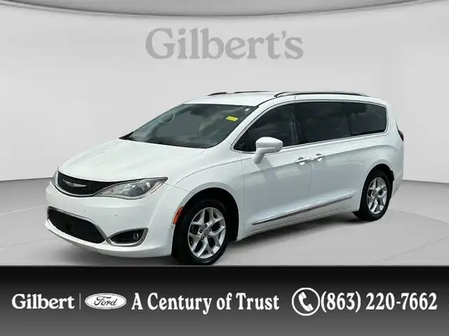 2017 Chrysler Pacifica Touring-L Plus's photo