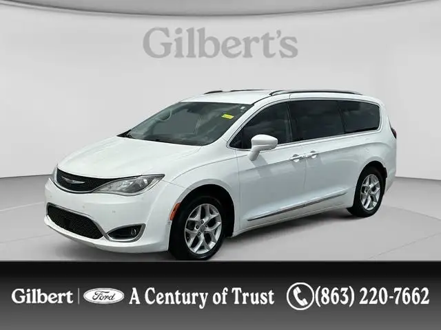 2017 Chrysler Pacifica Touring-L Plus photo 1