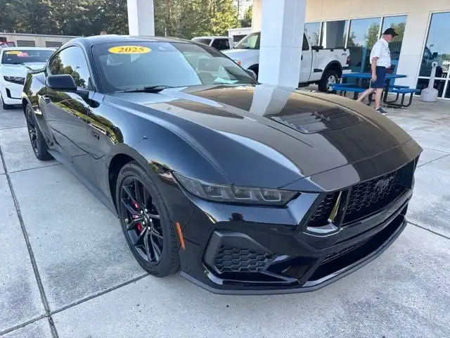 2025 Ford Mustang GT Fastback's photo