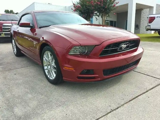 2014 Ford Mustang V6 Premium's photo