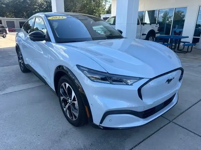 2023 Ford Mustang-Mach-e Premium's photo