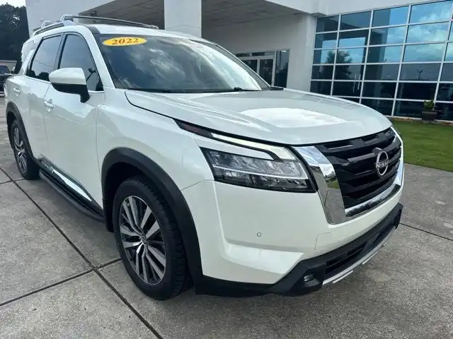 2022 Nissan Pathfinder Platinum 2WD's photo