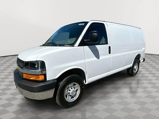 2026 Chevrolet Express 2500 Work Van HD photo 1