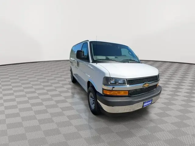 2026 Chevrolet Express 2500 Work Van HD photo 3