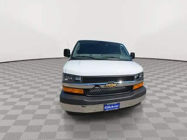 2026 Chevrolet Express 2500 Work Van HD photo 4